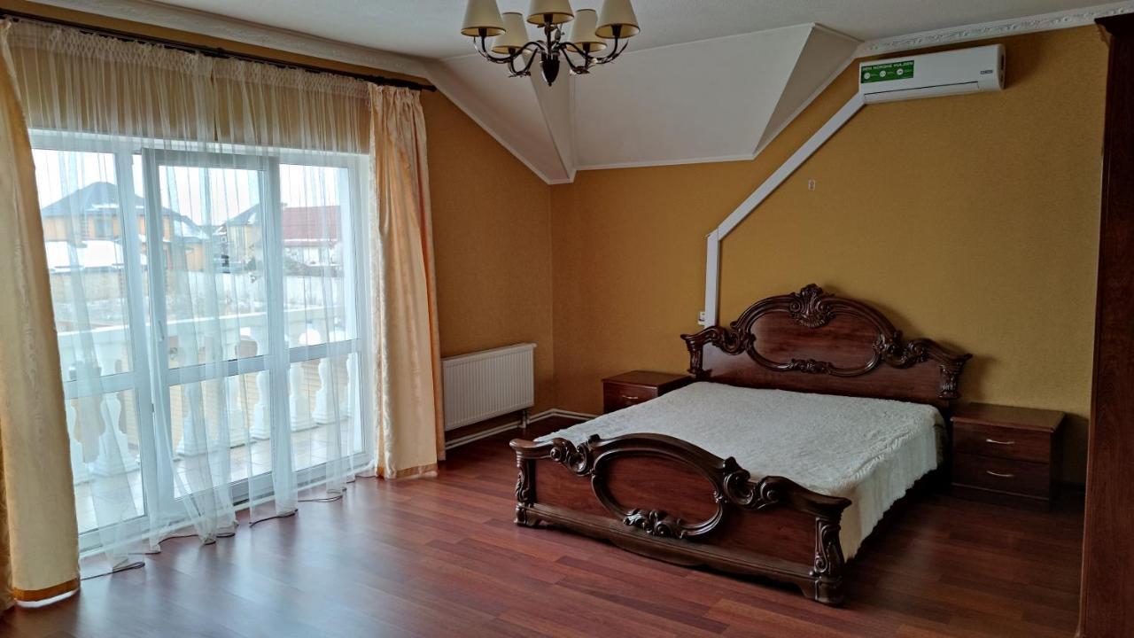 Villa Дом С Бассейном И Сауной Boryspilʼ Esterno foto