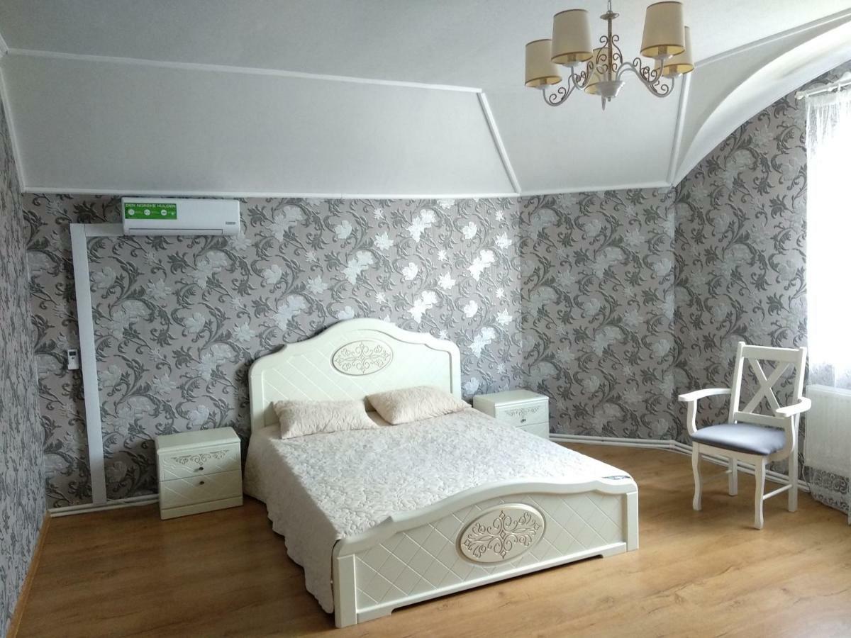 Villa Дом С Бассейном И Сауной Boryspilʼ Esterno foto